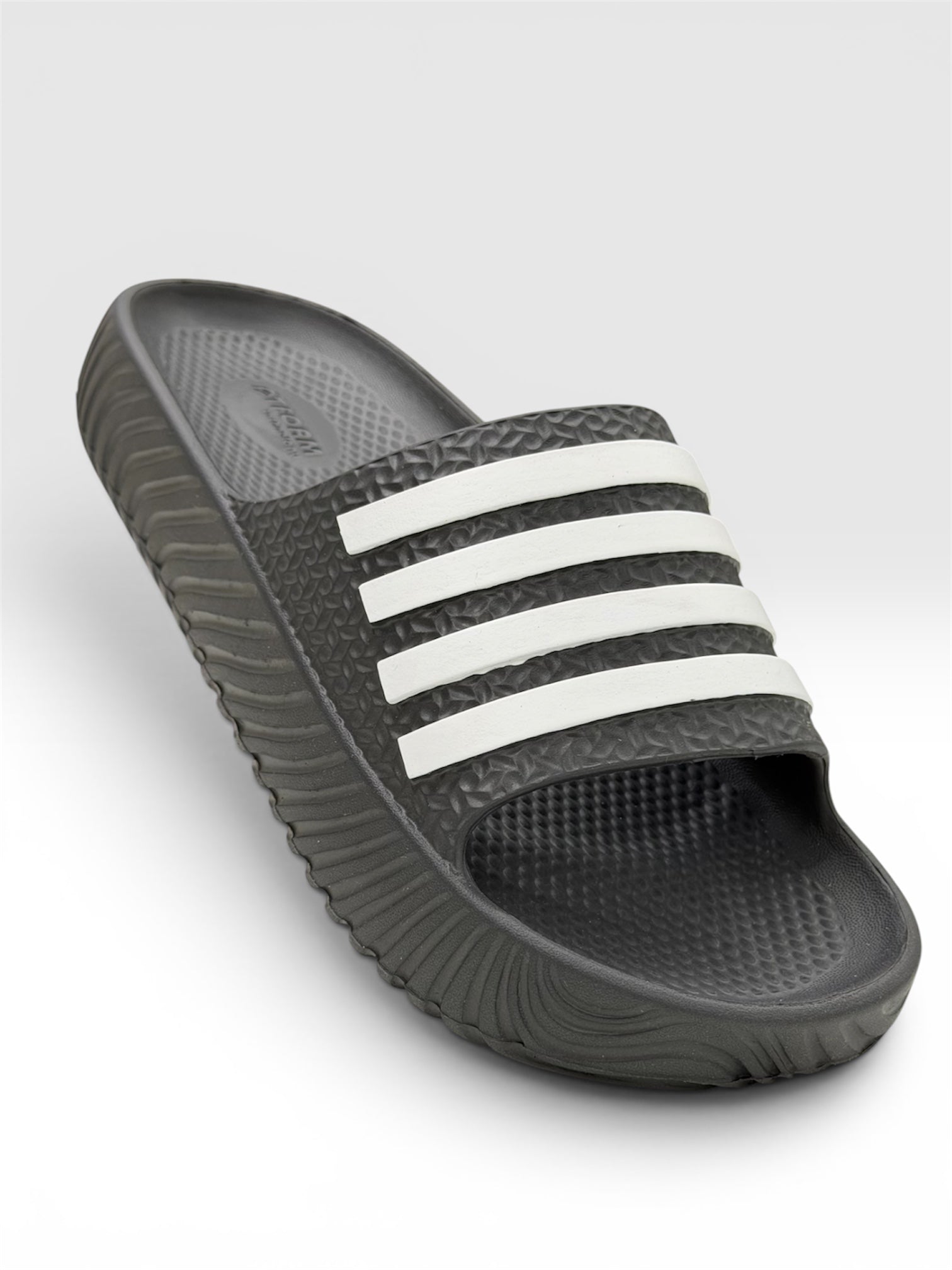 QTFOAM SLIDERS SILVER GREY FOR MENS